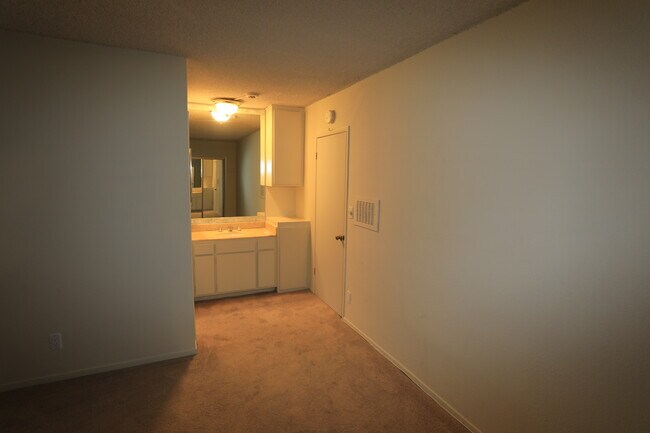 Foto del edificio - 4358 Berryman Ave