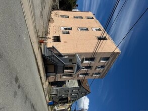 Building Photo - 97 Green St
