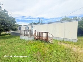 Building Photo - 916 Iroquois Dr