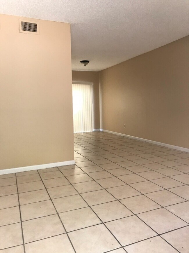 Foto del edificio - 3409 Ave R NW