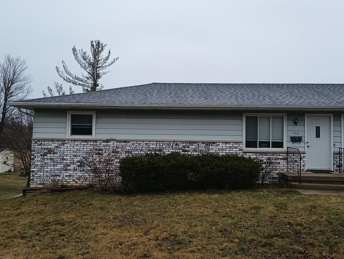 Front of Property - 618 N Main St