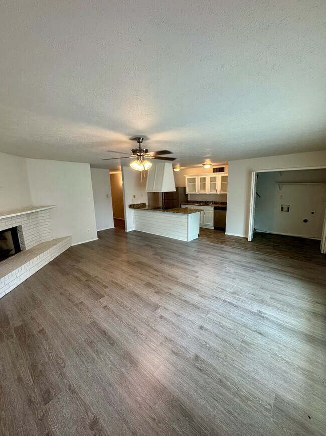 Foto del edificio - 728 Leading Ln Dr