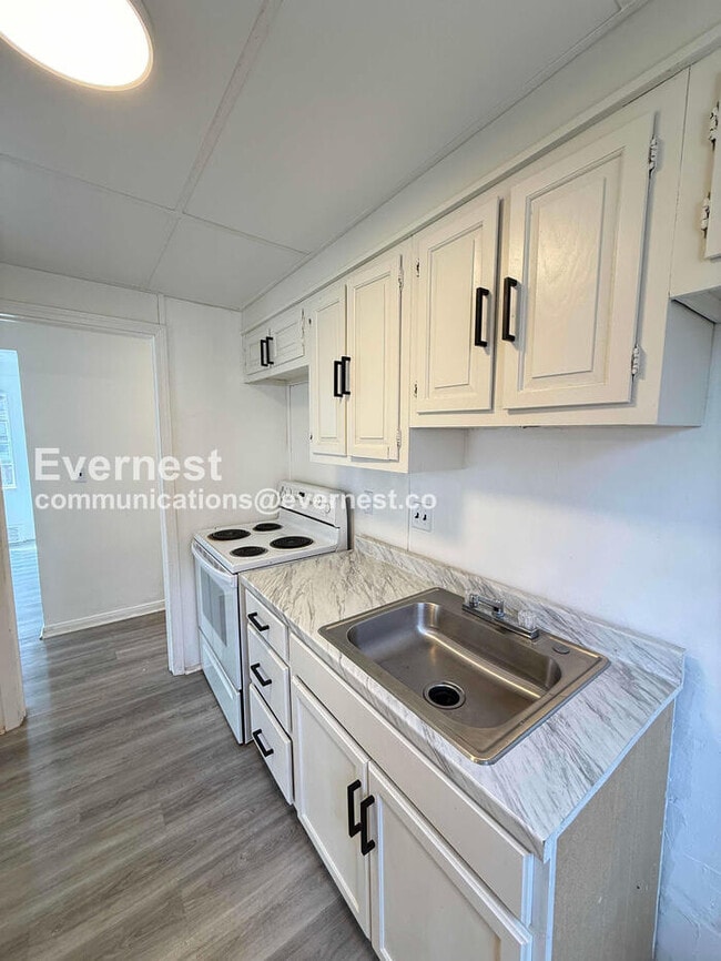 Building Photo - 20527 Rosemont Ave