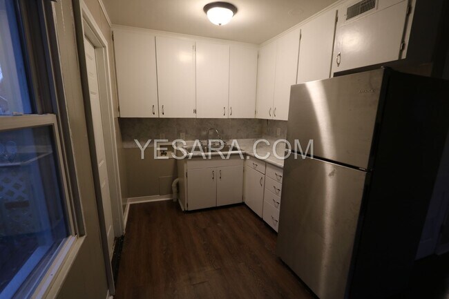 Foto del edificio - 103-103 Hayes Ct