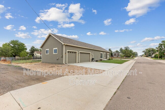 Building Photo - 405 Birch St