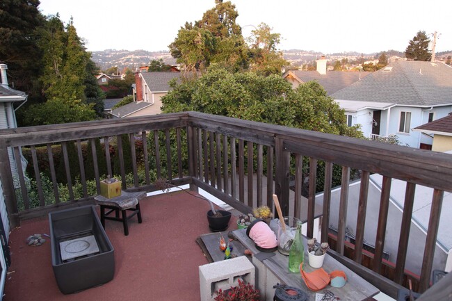 Deck with view - 5242 Shafter Ave