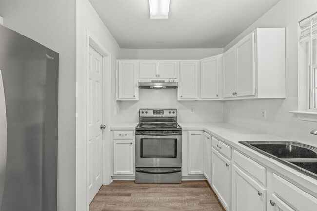 Foto del edificio - 8818 Sharonbrook Dr