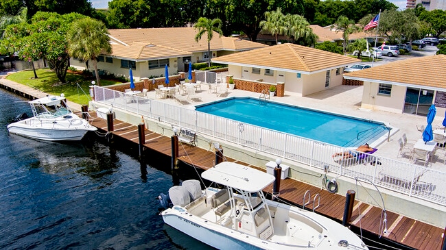 Condo Pool,dock,bbq,clubrooms - 1340 NE 28th Ave
