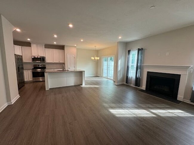Building Photo - 3 Bedroom Townhouse - In South Park Availa...