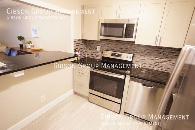 Building Photo - 3000 E SUNRISE LAKES Dr