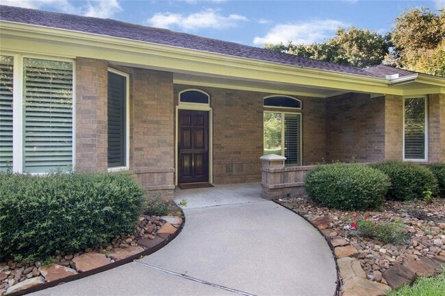 Building Photo - 9322 Thompson Lake Dr