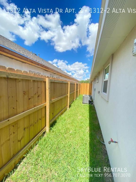Building Photo - 1312 Alta Vista Dr