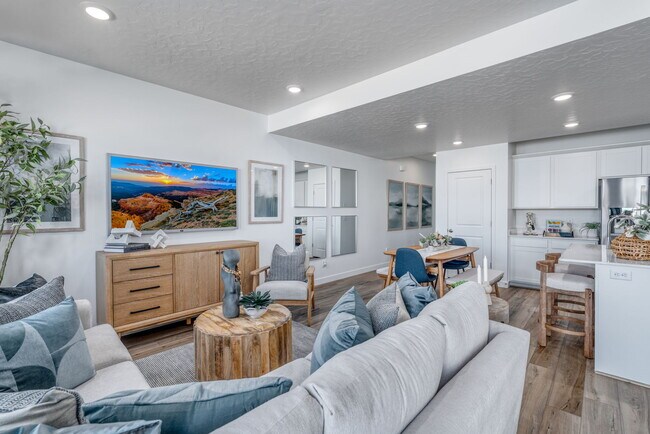 Foto del edificio - 1566 N Summer Spgs Cv