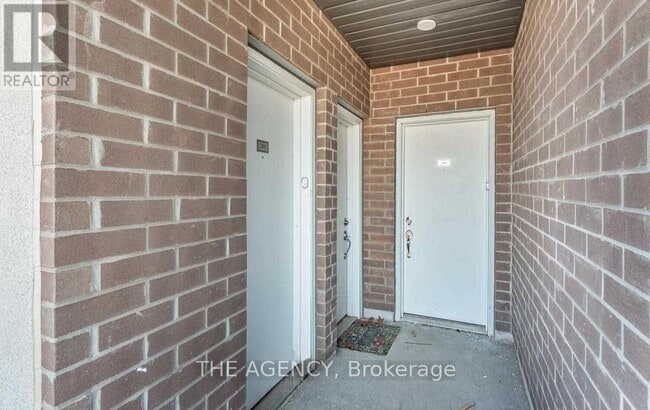 Building Photo - 310 - 3058 SIXTH LINE