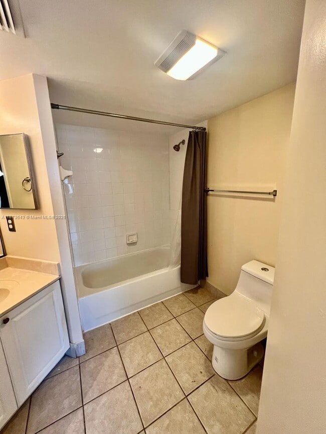 Foto del edificio - 400 Crestwood Ct N