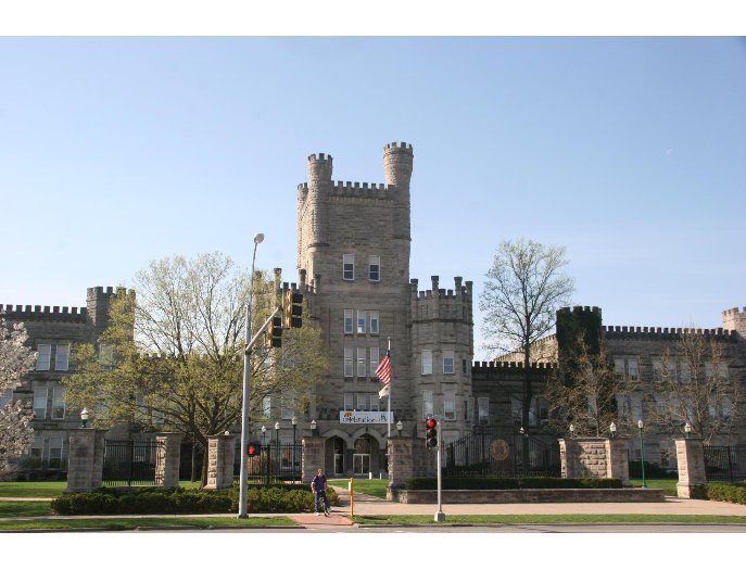 Primary Photo - EIU Student Housing #5