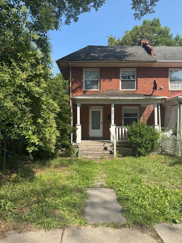 Foto principal - Northside Brick colonial with Front porch ...