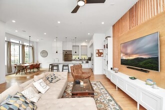 Building Photo - 2303 Yupon St Building Photo - 2303 Yupon St