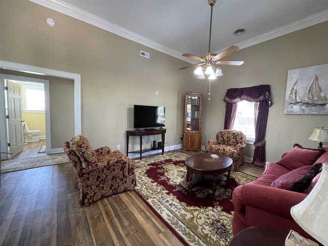 Building Photo - 40523 North End Rd