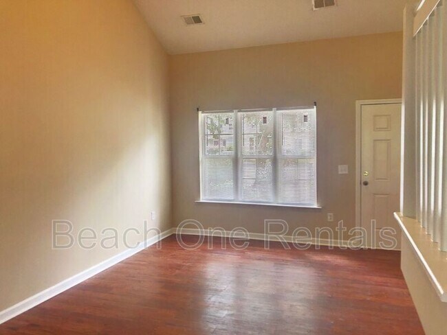 Building Photo - 1248 Shoebridge Dr