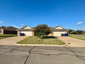 Building Photo - 10201 Iris Ln