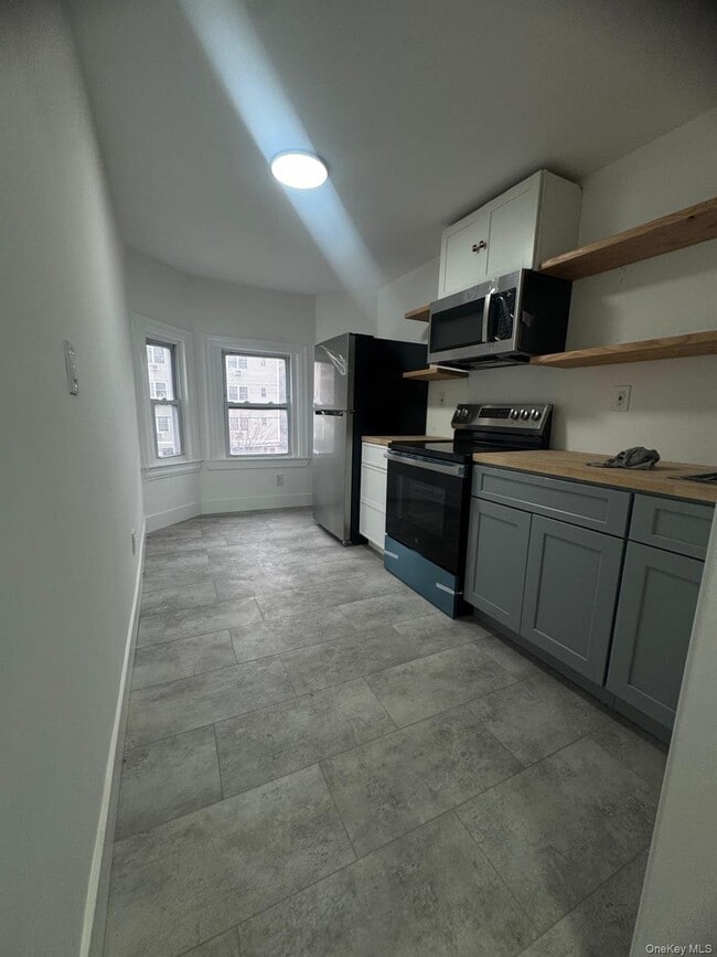 Foto del edificio - 301 Warburton Ave