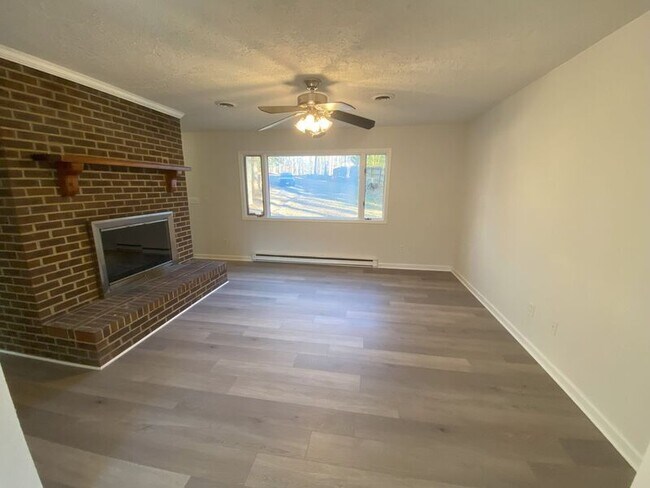 Foto del edificio - 239 Sandy Ridge Rd