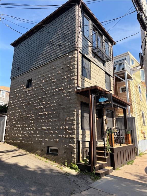 Building Photo - 494 Thames St