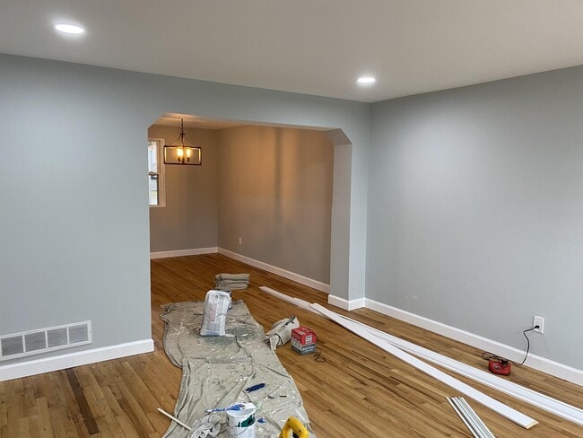 Building Photo - 303 Capitol Ct