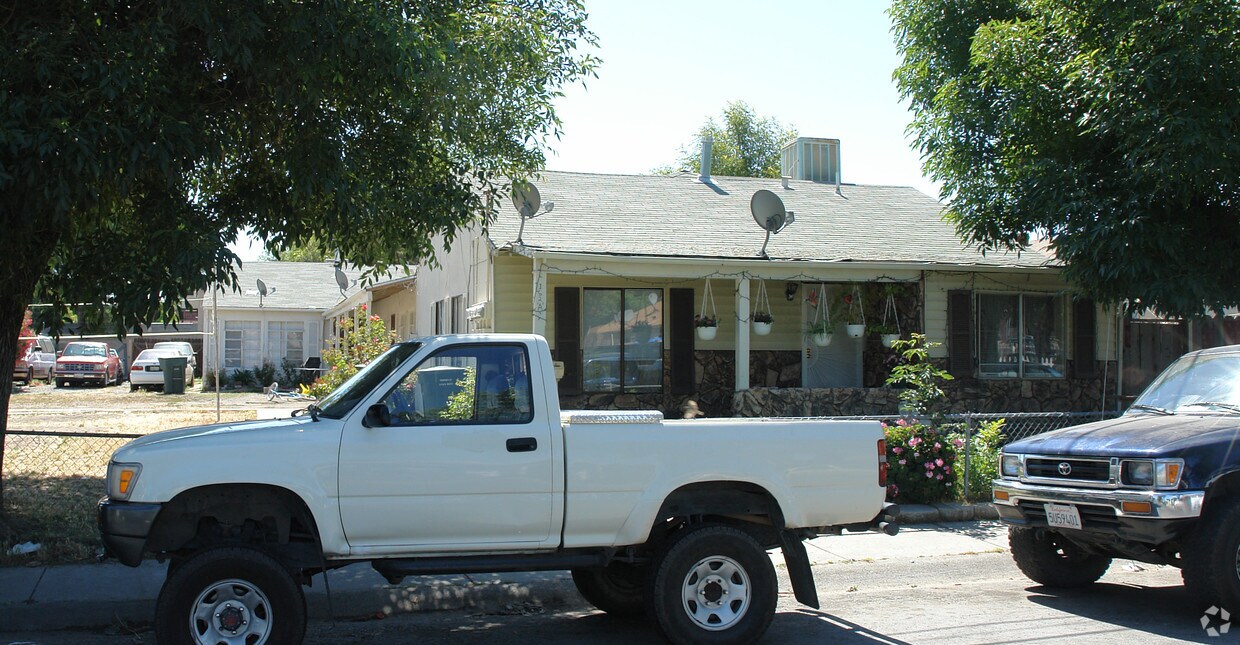 Building Photo - 162 Madoline St