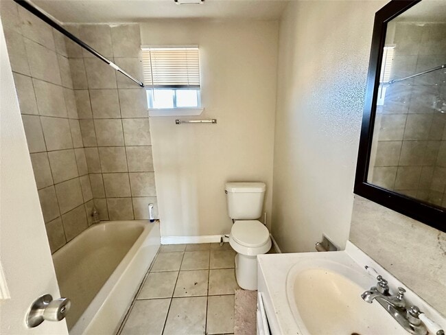 Building Photo - 2414 Grover Ave