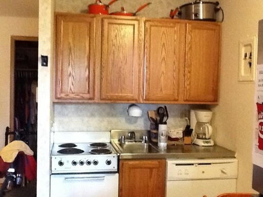 Building Photo - 242 W 8th Ave