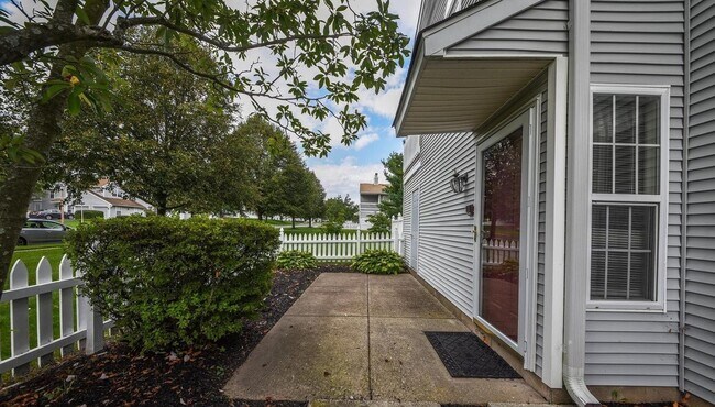 Building Photo - 605 Cedar Hollow Dr