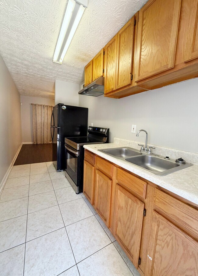 Building Photo - 420 Rawson St SW