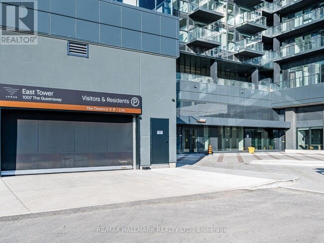 Building Photo - 1007 The Queensway