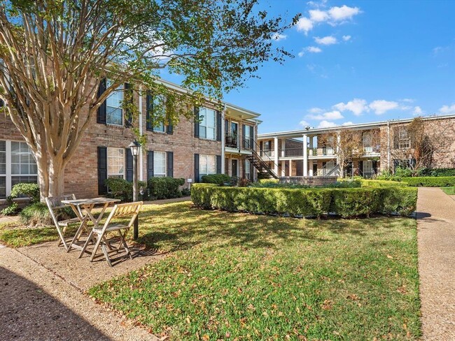Building Photo - 6410 Del Monte Dr