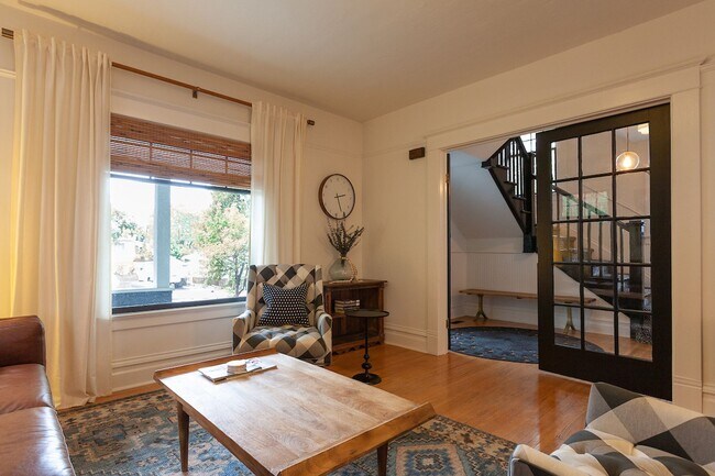 Foto del edificio - 1214 Laughlin St