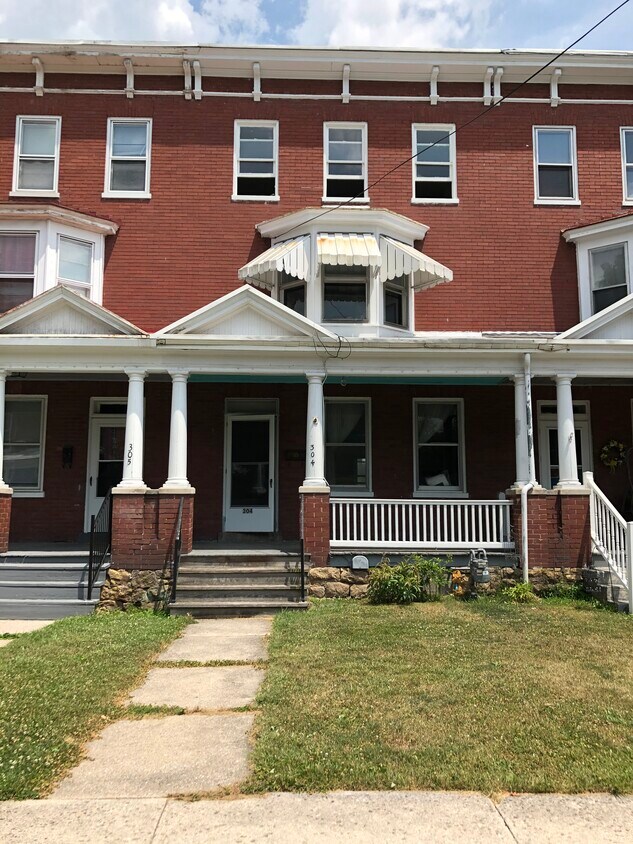Primary Photo - 304 N Stratton St