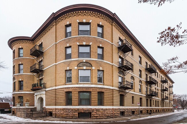 Building Photo - 11 Summit Ct