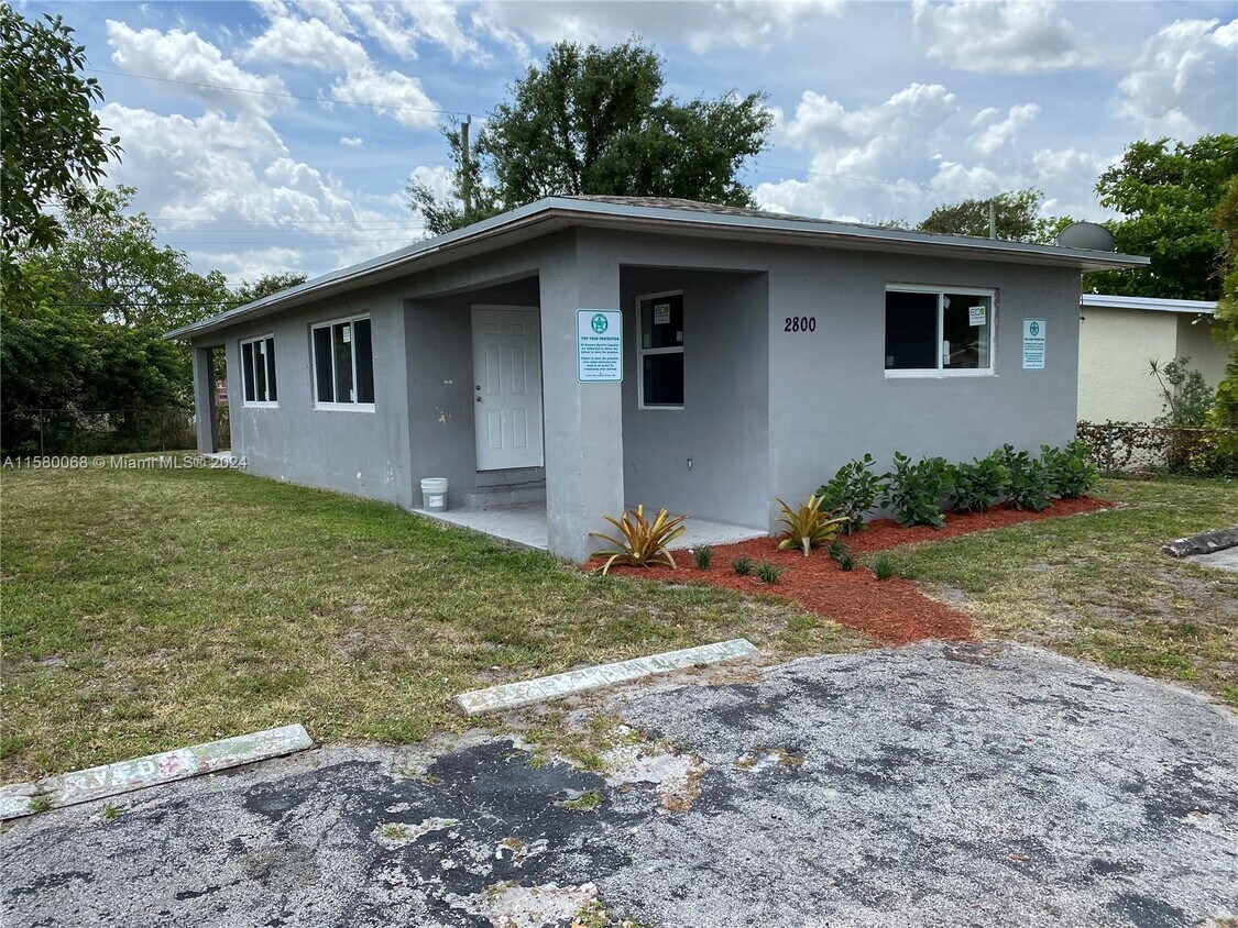 Primary Photo - 2800 NW 14th St