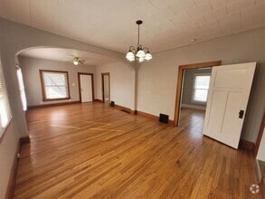 Building Photo - 2626 Des Moines St
