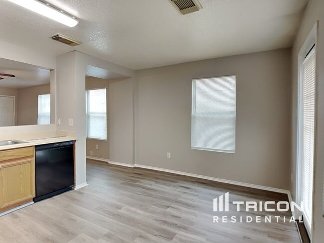 Building Photo - 3014 Edison Crest