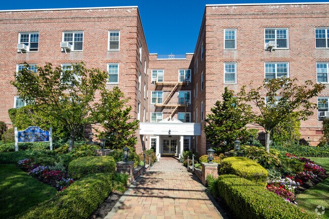 Entrada - Smith St. Gardens