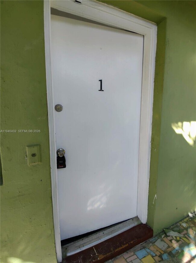 Foto del edificio - 1565 SW 6th St