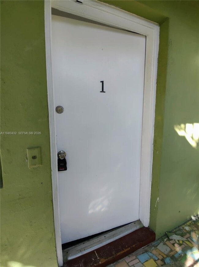 Building Photo - 1565 SW 6th St