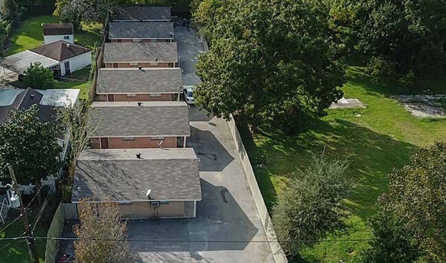 Building Photo - 4815-4825 Lavender St