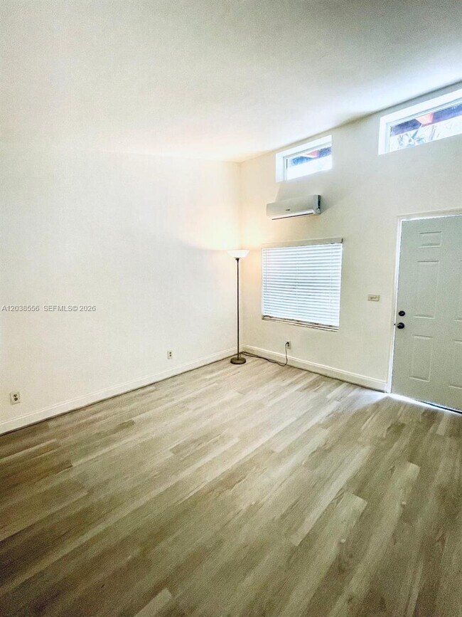 Building Photo - 1612 NE 110th Terrace