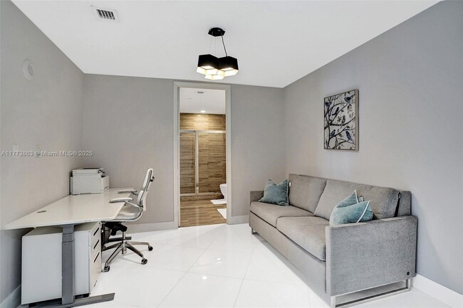 Building Photo - 16001 Collins Ave