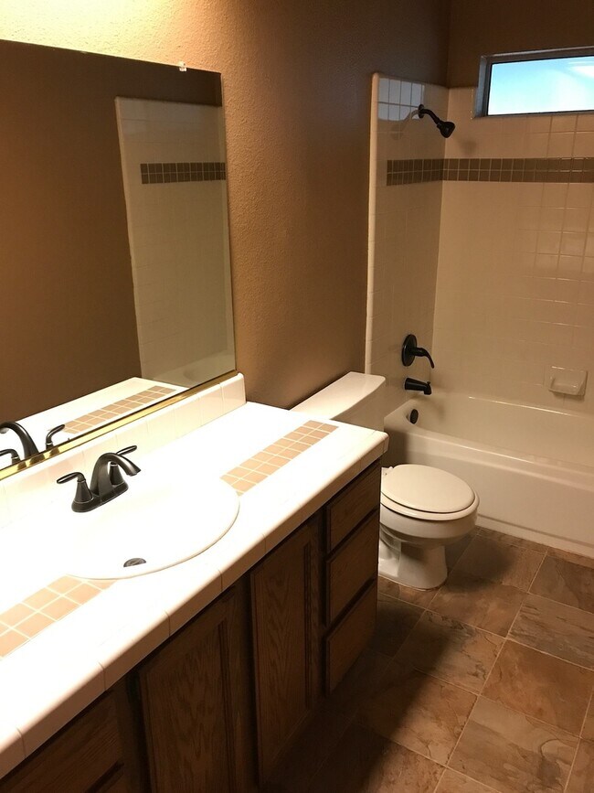 Foto del edificio - 5933 W Howard Ct