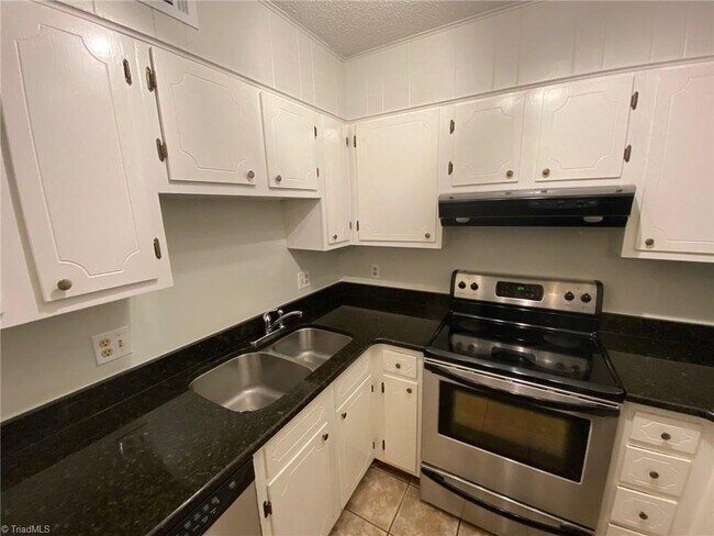 Building Photo - 4610 Lawndale Dr